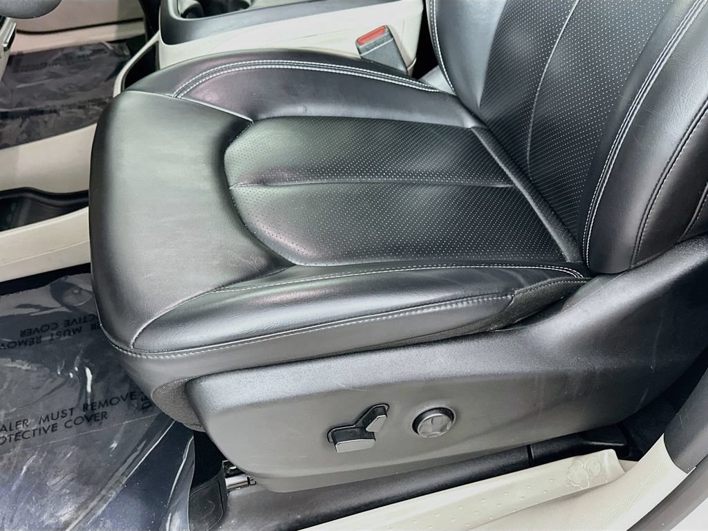 Certified 2023 Chrysler Pacifica Touring-L FWD image 29