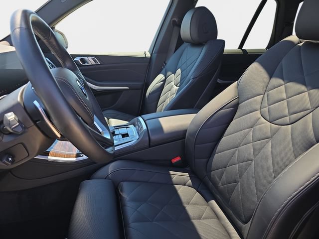 Used 2024 BMW X5 xDrive40i w/ Parking Assistance Package AWD/4WD image 18