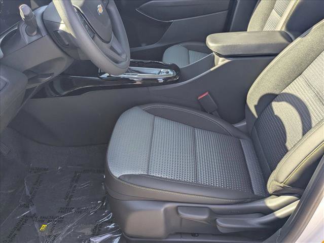 New 2026 Chevrolet Trax LT w/ LPO, Blackout Package FWD image 4