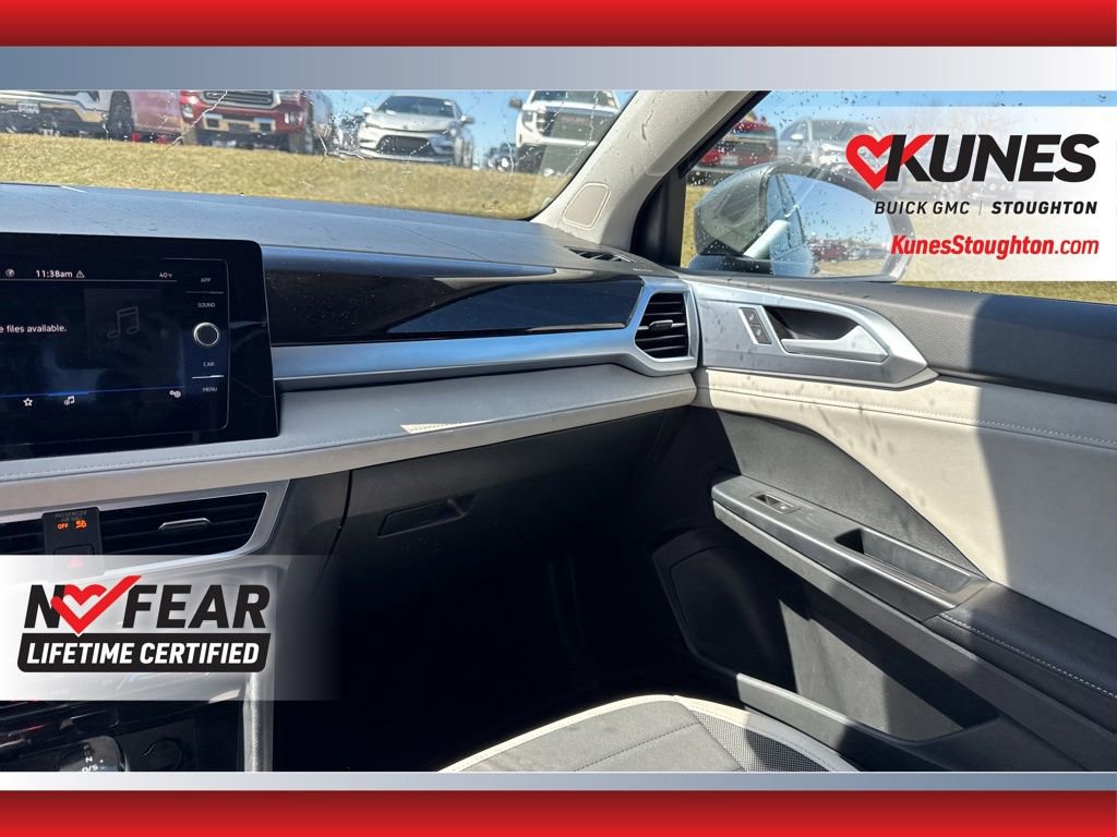 Used 2025 Volkswagen Taos SE AWD/4WD image 42