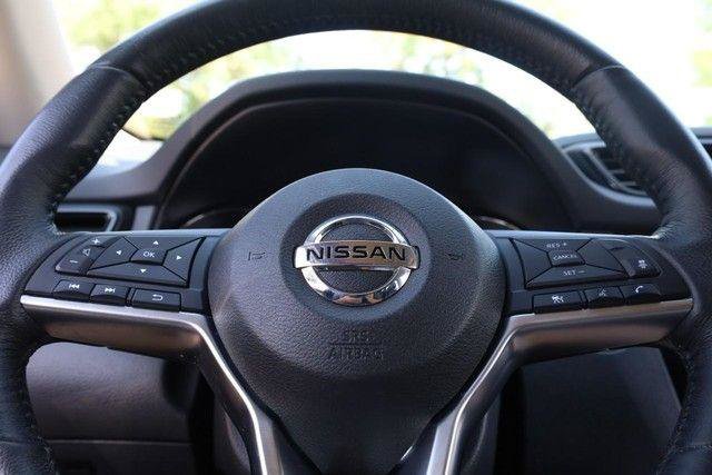 Used 2018 Nissan Rogue SV w/ Premium Package FWD image 9