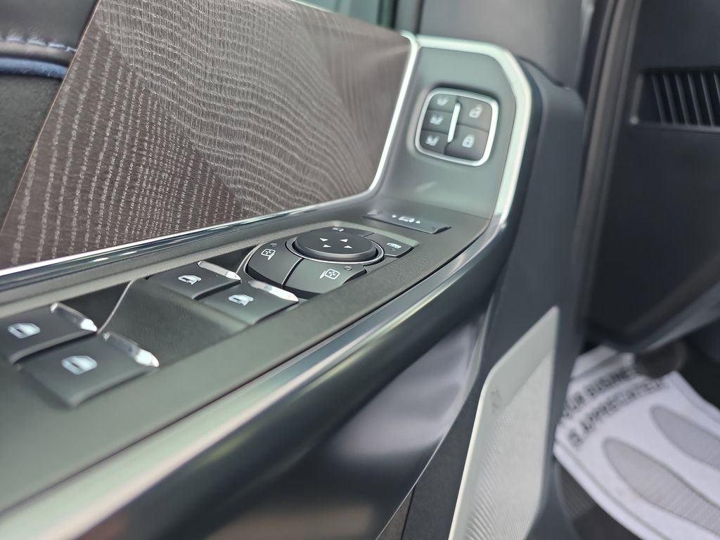 Used 2025 Ford F250 Platinum image 28