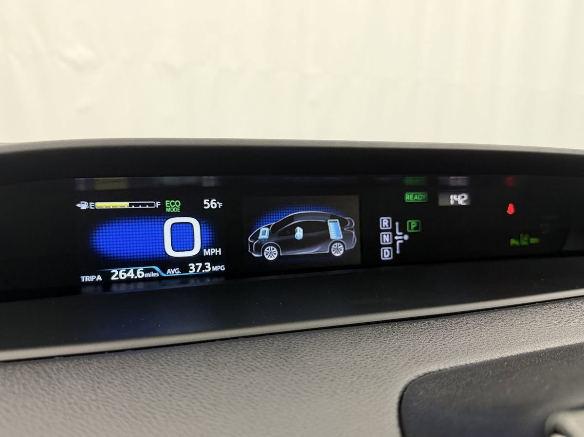 Used 2018 Toyota Prius Three Touring w/ Appearance Package FWD image 15