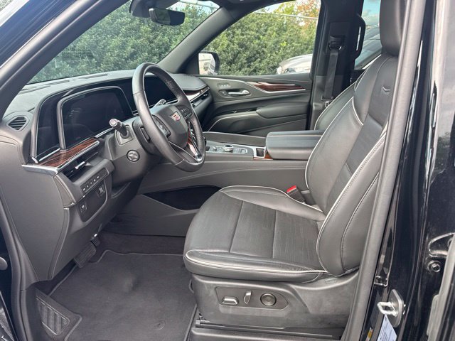 Used 2023 Cadillac Escalade Premium Luxury AWD/4WD image 24