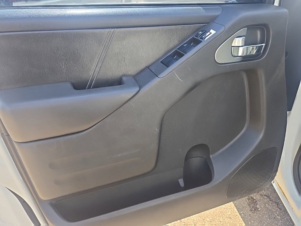 Used 2015 Nissan Frontier PRO-4X w/ Pro-4x Luxury Package image 11