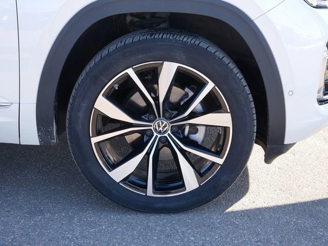 Certified 2025 Volkswagen Atlas SEL Premium R-Line image 9