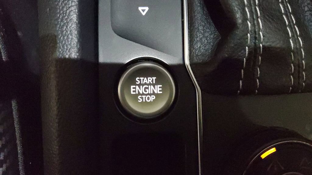 Used 2022 Volkswagen Atlas Cross Sport SE image 28