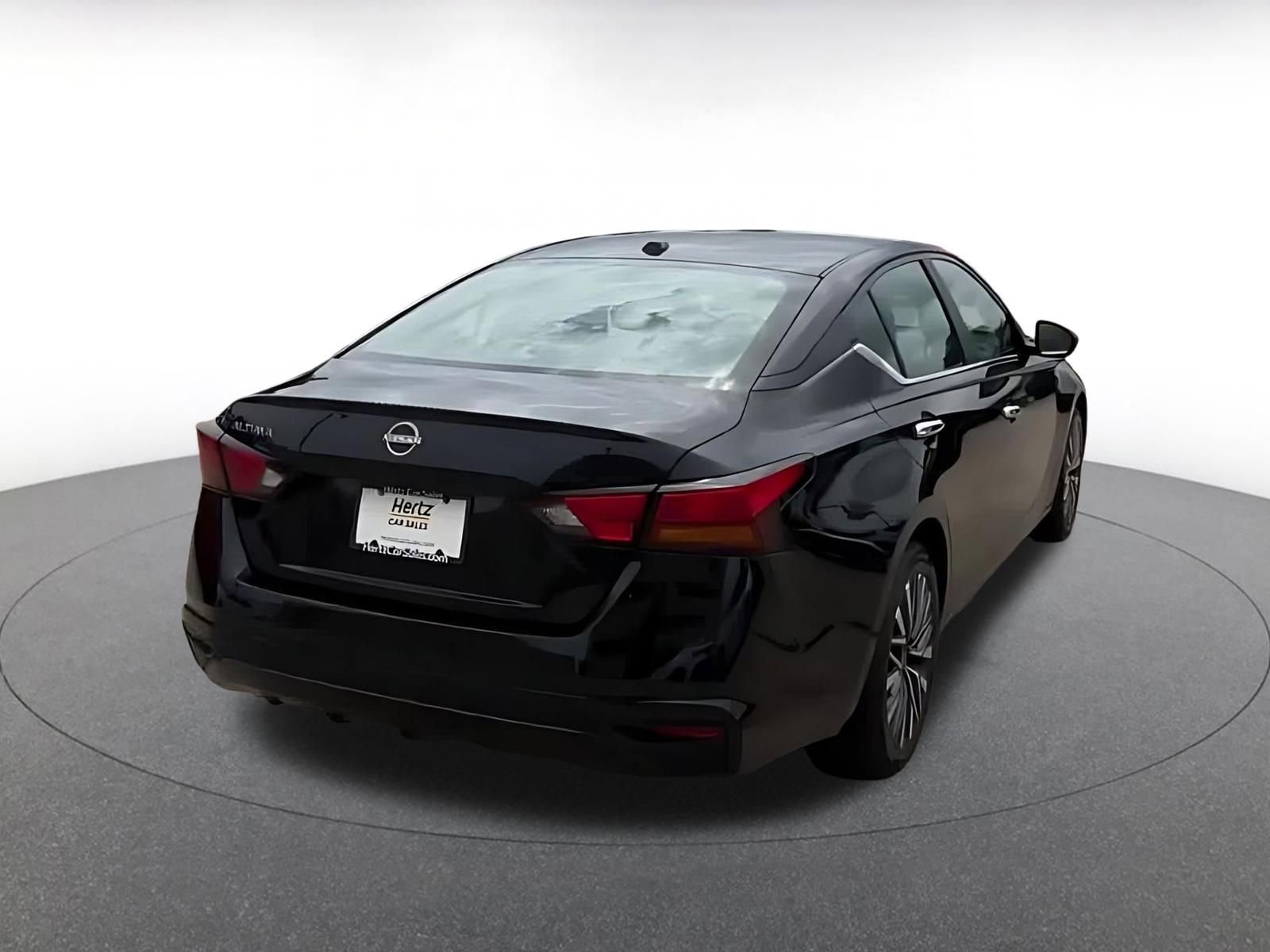 Used 2025 Nissan Altima 2.5 SV FWD image 14