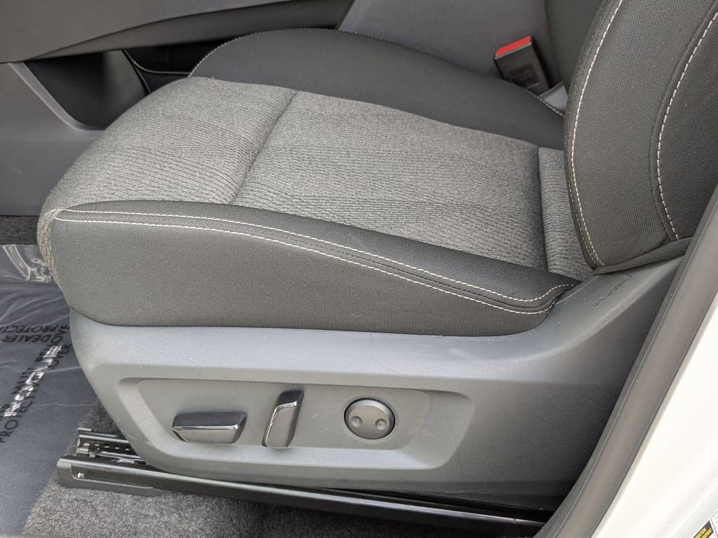 Used 2025 Nissan Rogue SV image 13