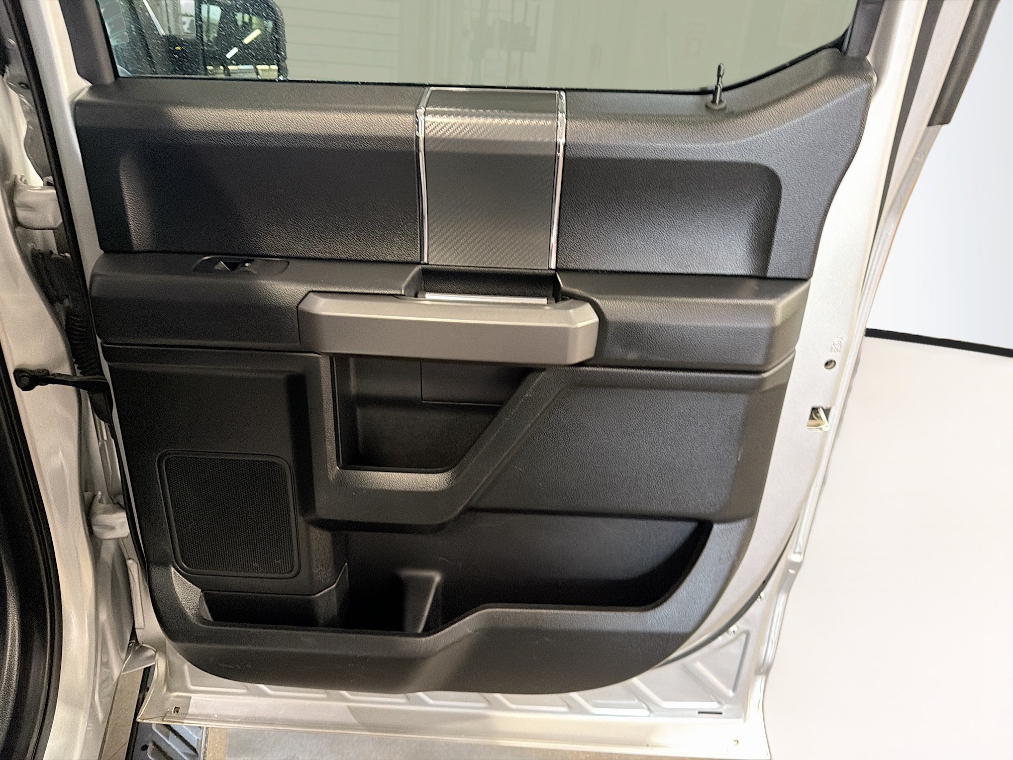 Used 2019 Ford F150 XLT w/ Equipment Group 302A Luxury AWD/4WD image 31