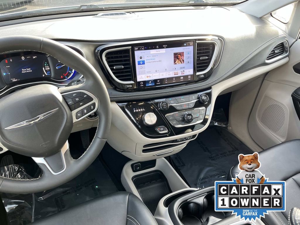Used 2024 Chrysler Pacifica Select image 13