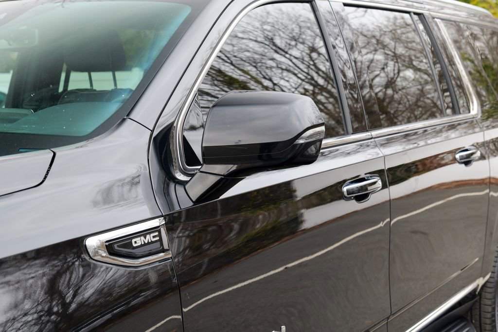 Used 2023 GMC Yukon XL SLT w/ SLT Premium Package image 11