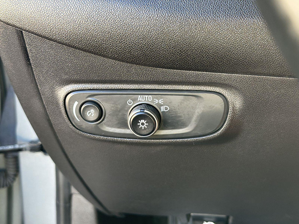 Used 2024 Chevrolet Equinox LT FWD image 16