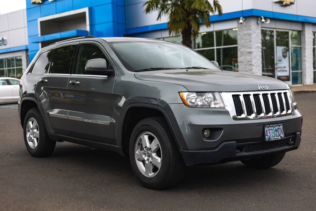 Used 2012 Jeep Grand Cherokee Laredo w/ Laredo E Group AWD/4WD image 8