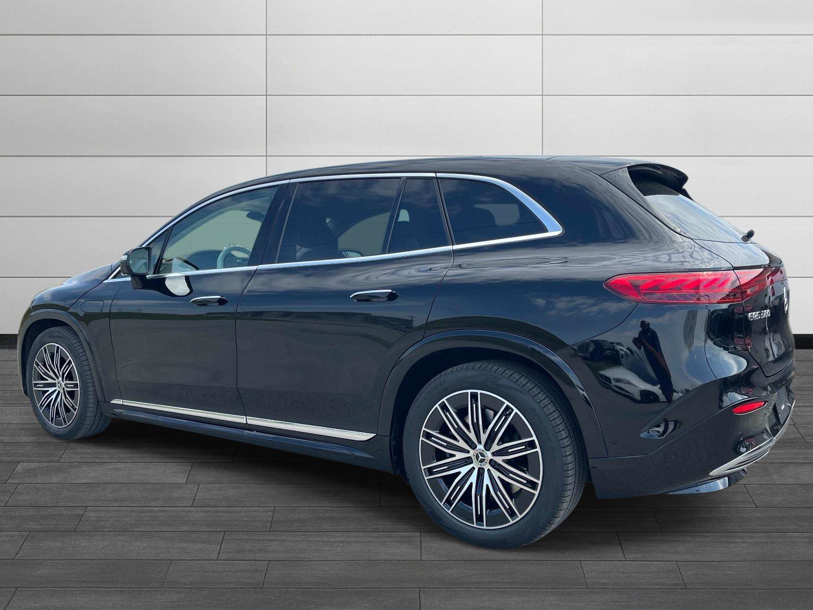Certified 2023 Mercedes-Benz EQS 580 4MATIC SUV image 5