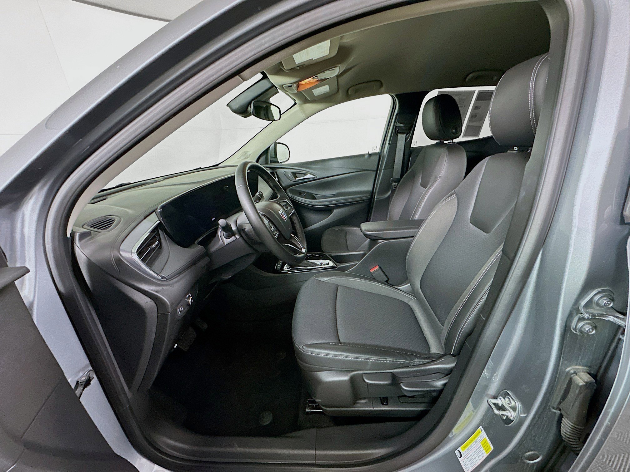 Used 2025 Buick Encore GX Preferred AWD/4WD image 13