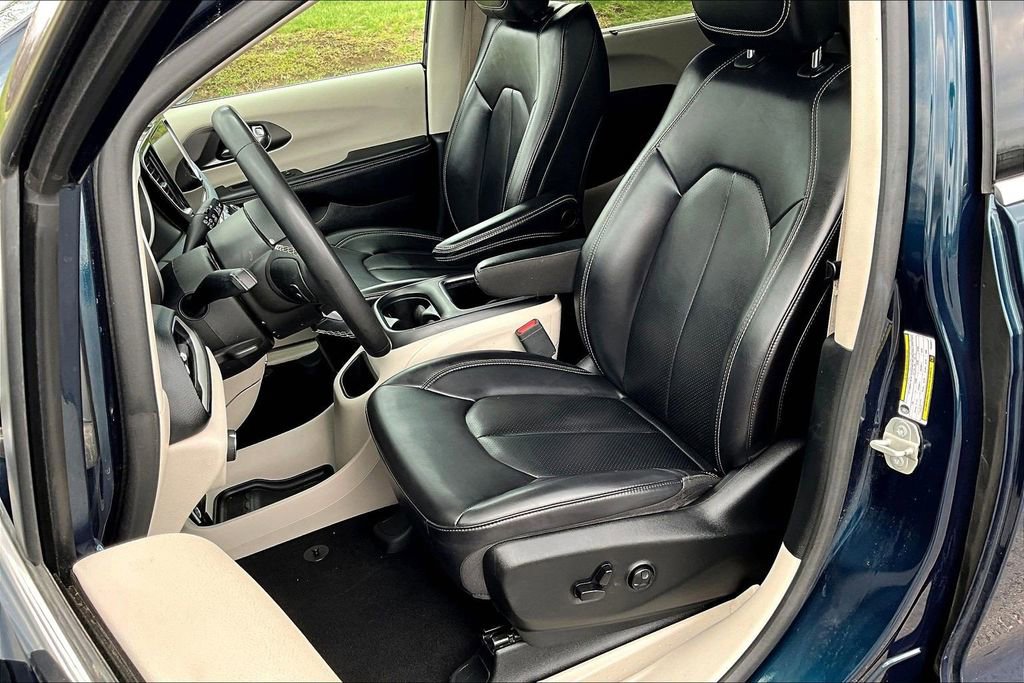Used 2023 Chrysler Pacifica Touring-L FWD image 20