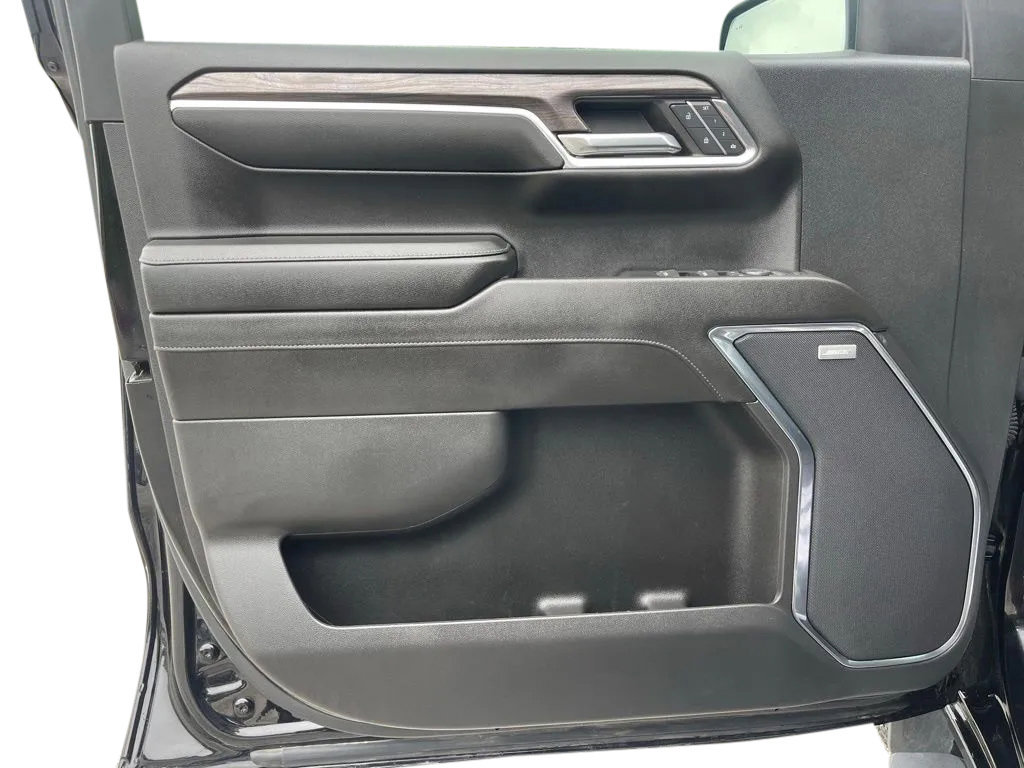 Used 2024 Chevrolet Silverado 1500 LTZ AWD/4WD image 13