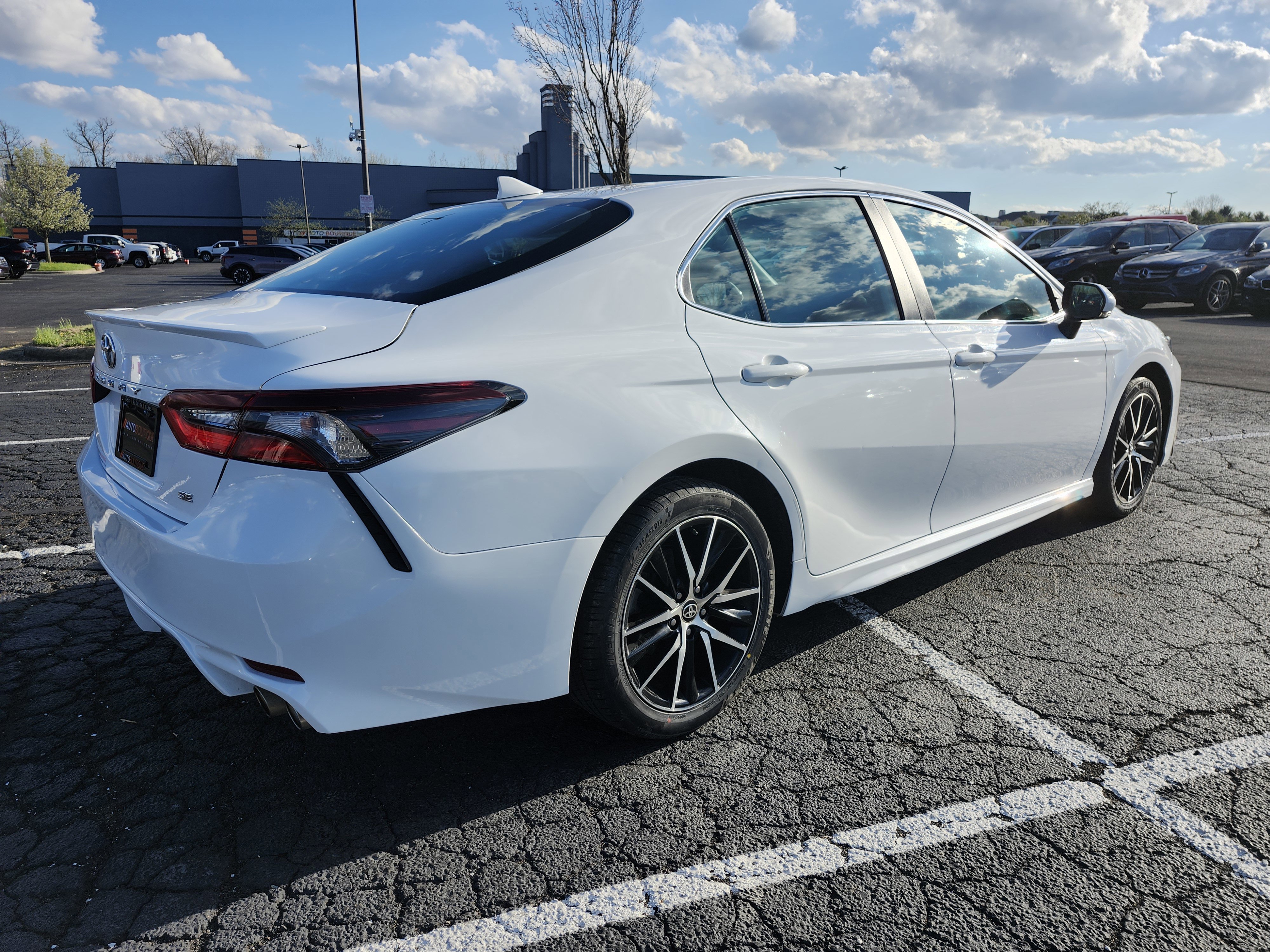Used 2022 Toyota Camry SE FWD image 15