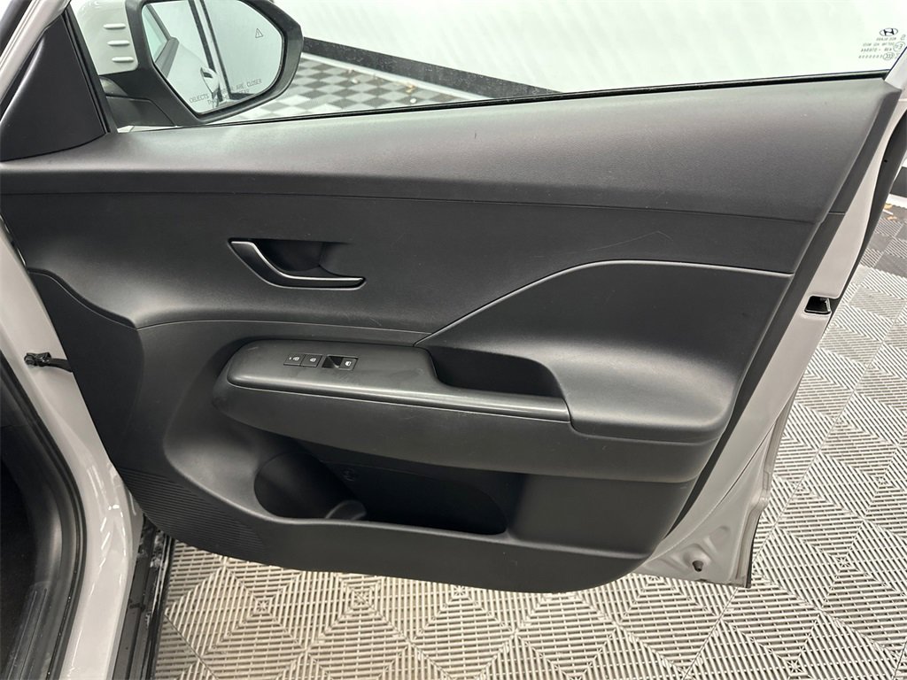 Used 2024 Hyundai Kona SE image 14