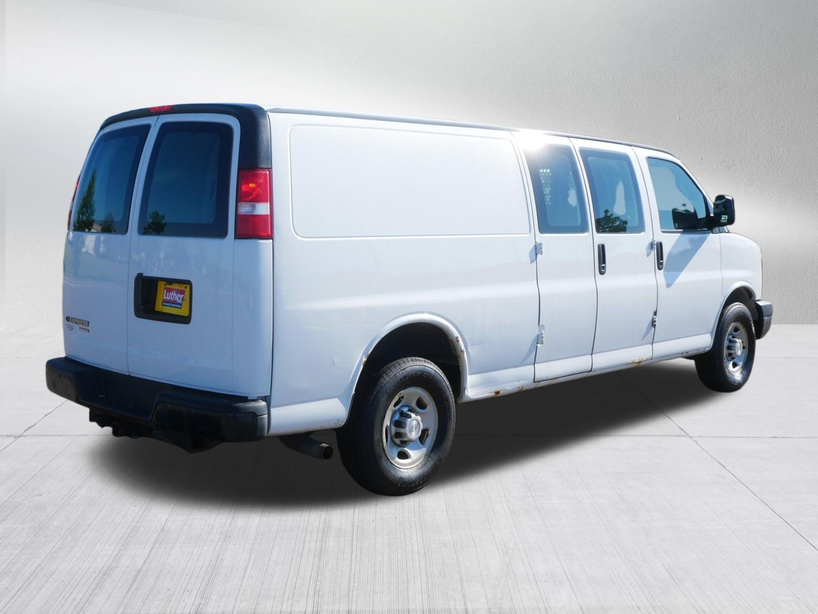 Used 2016 Chevrolet Express 3500 Extended RWD image 7