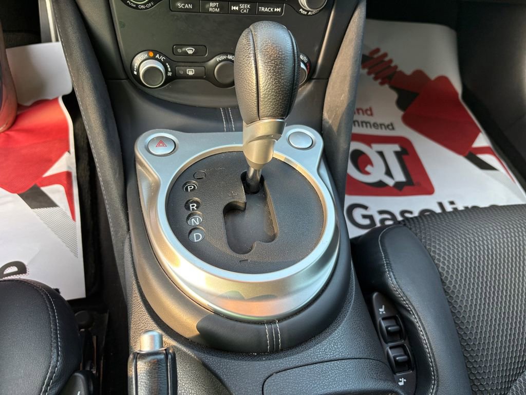 Used 2016 Nissan 370Z Touring image 21
