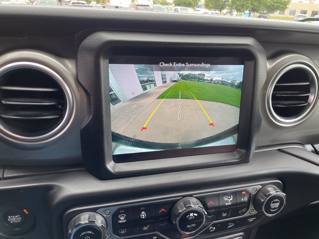 Used 2020 Jeep Wrangler Unlimited Sahara w/ Uconnect 4C Nav & Sound Group AWD/4WD image 19