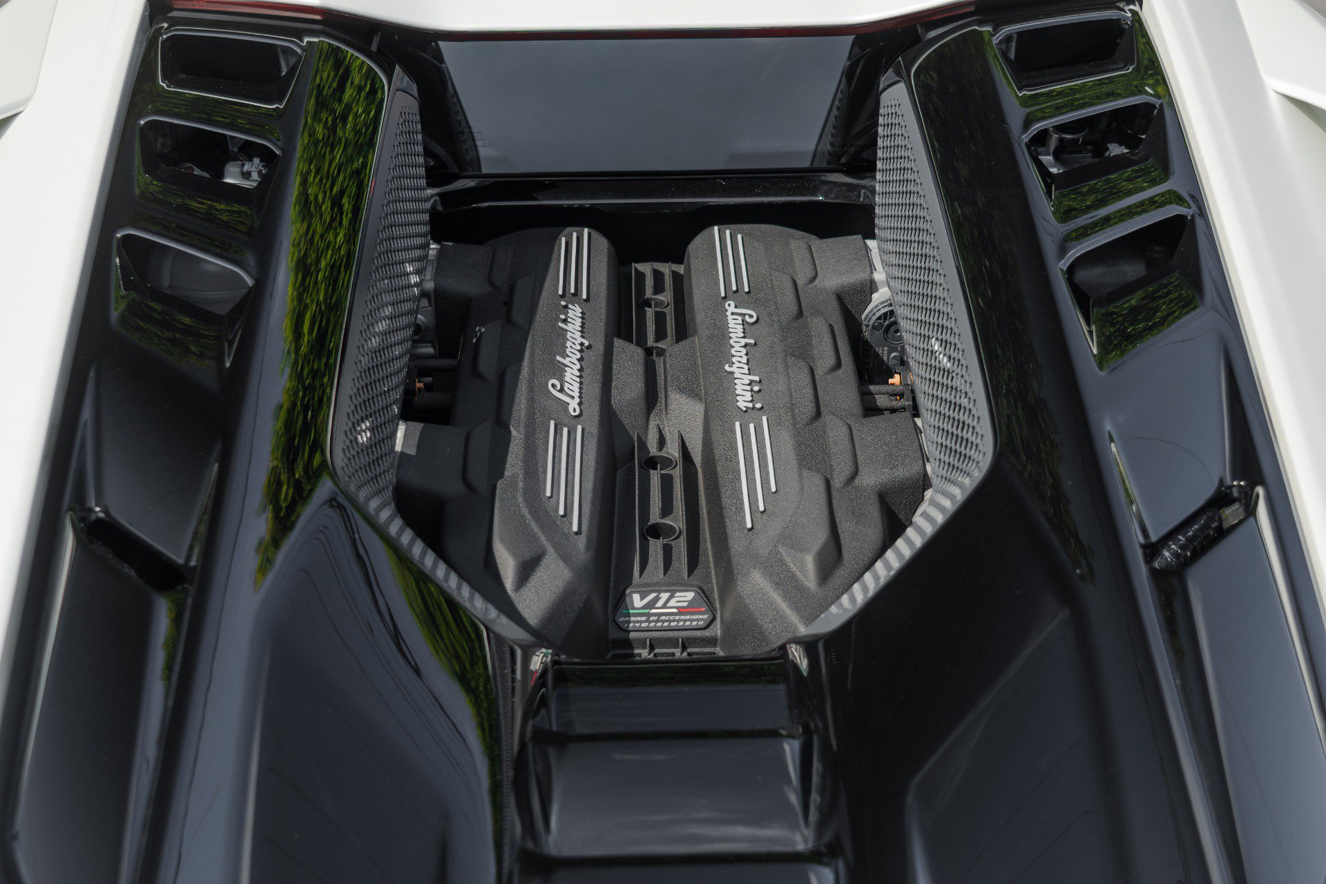 Used 2024 Lamborghini Revuelto image 35