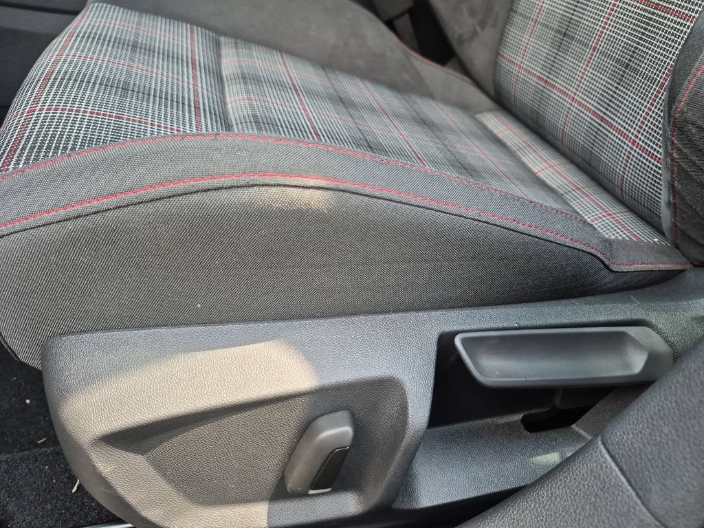 Certified 2024 Volkswagen GTI SE FWD image 11