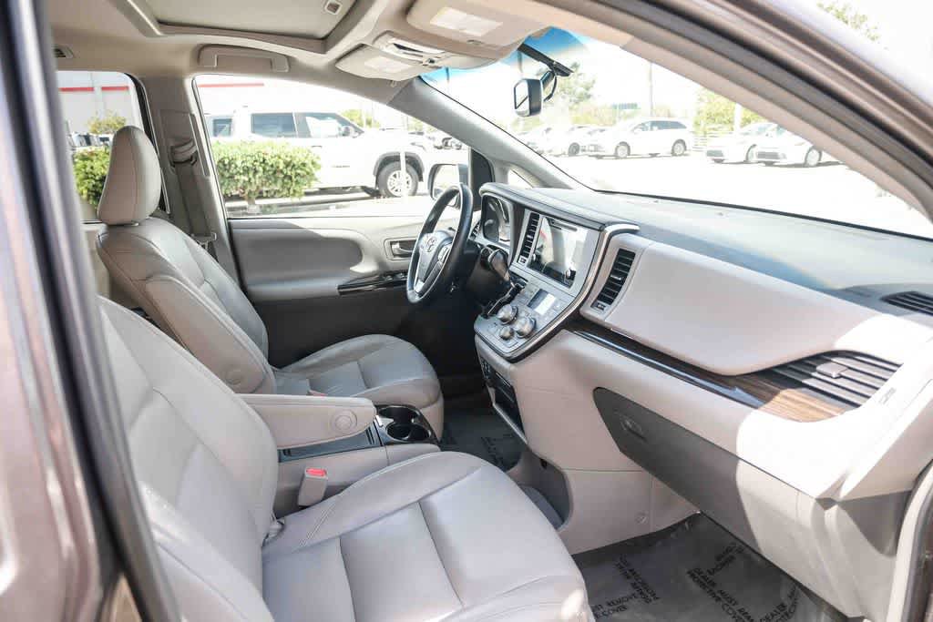 Used 2016 Toyota Sienna XLE image 15
