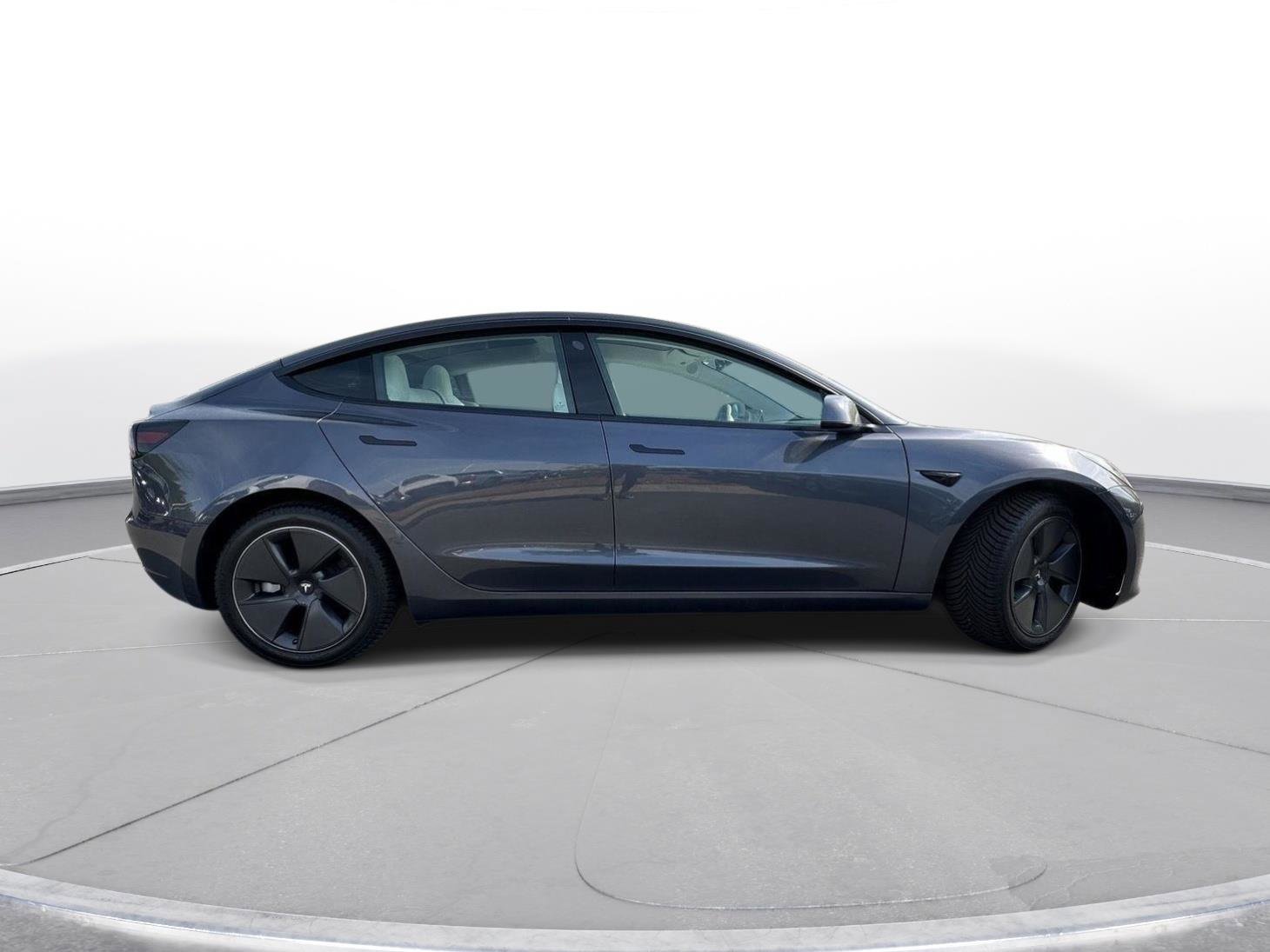 Used 2023 Tesla Model 3 Standard Range image 5