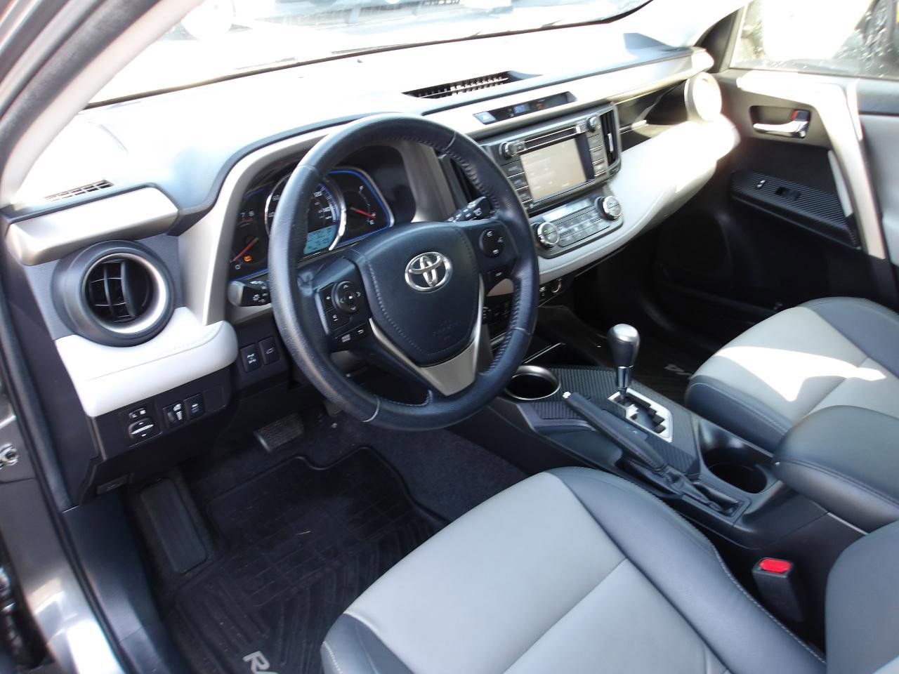 Used 2015 Toyota RAV4 Limited AWD/4WD image 9