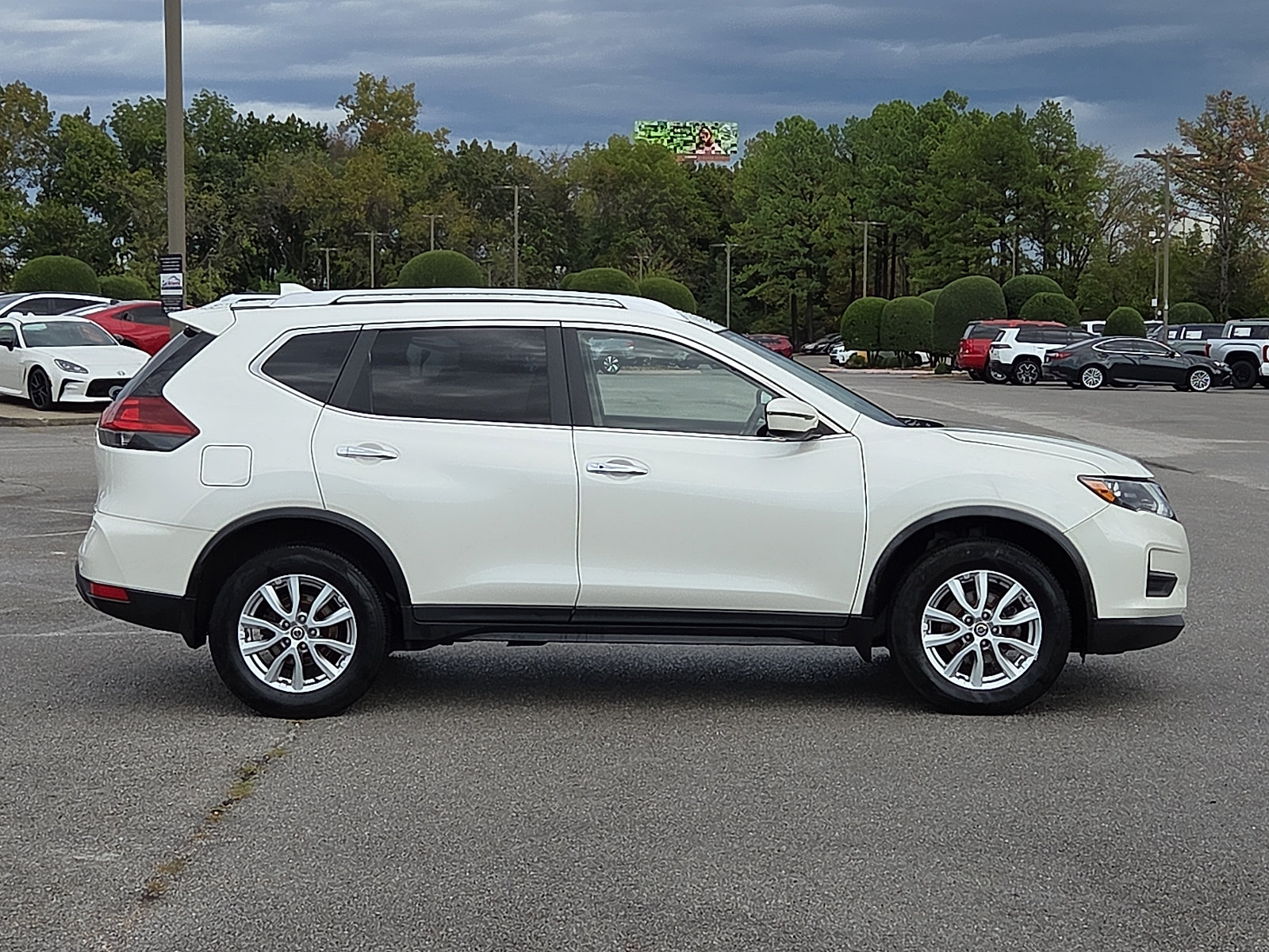 Used 2020 Nissan Rogue SV AWD/4WD image 6