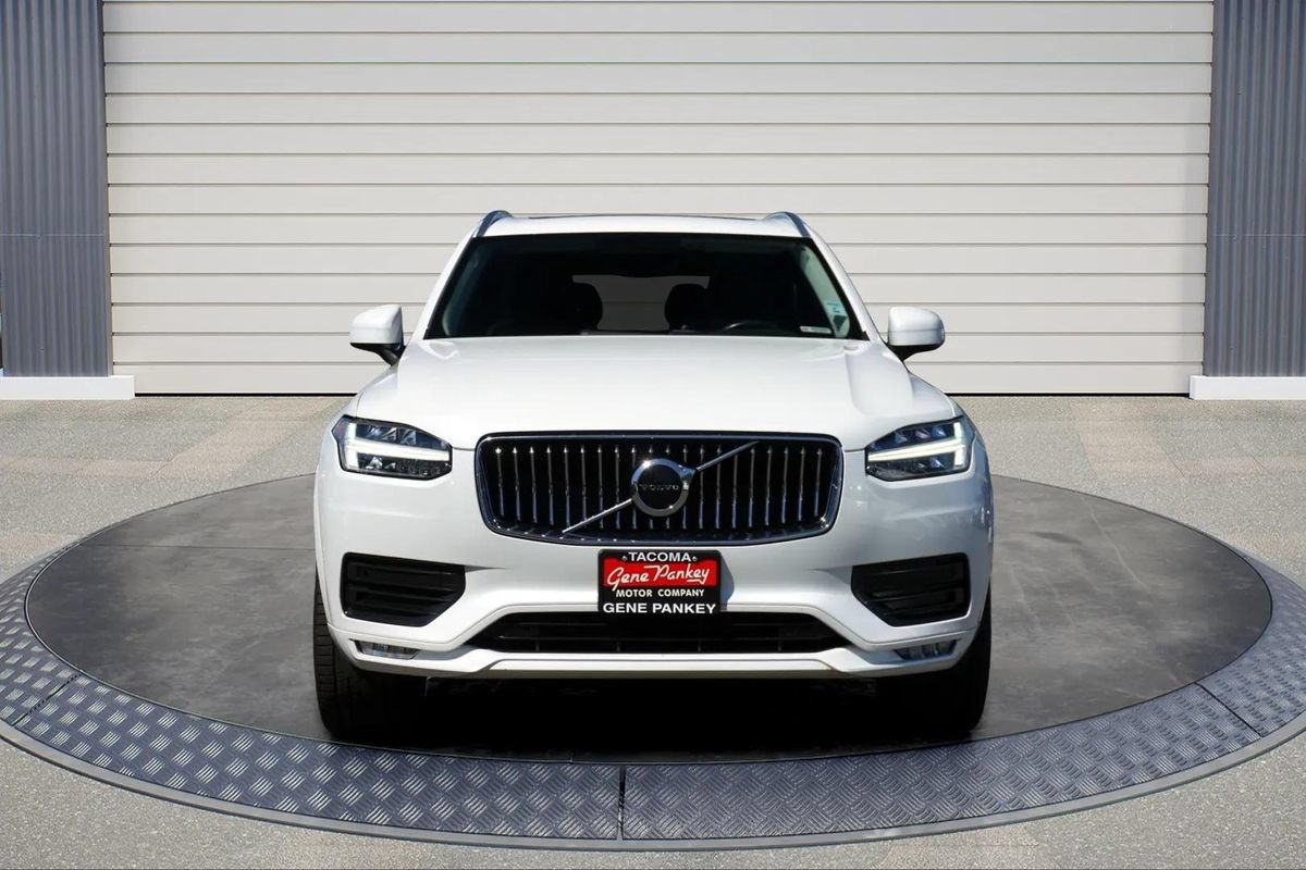 Used 2020 Volvo XC90 T6 Momentum w/ Protection Package Premier AWD/4WD image 2