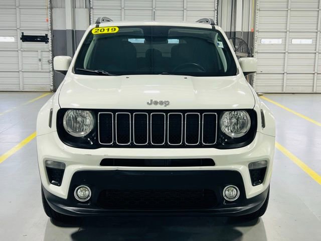 Used 2019 Jeep Renegade Latitude w/ Cold Weather Group image 12