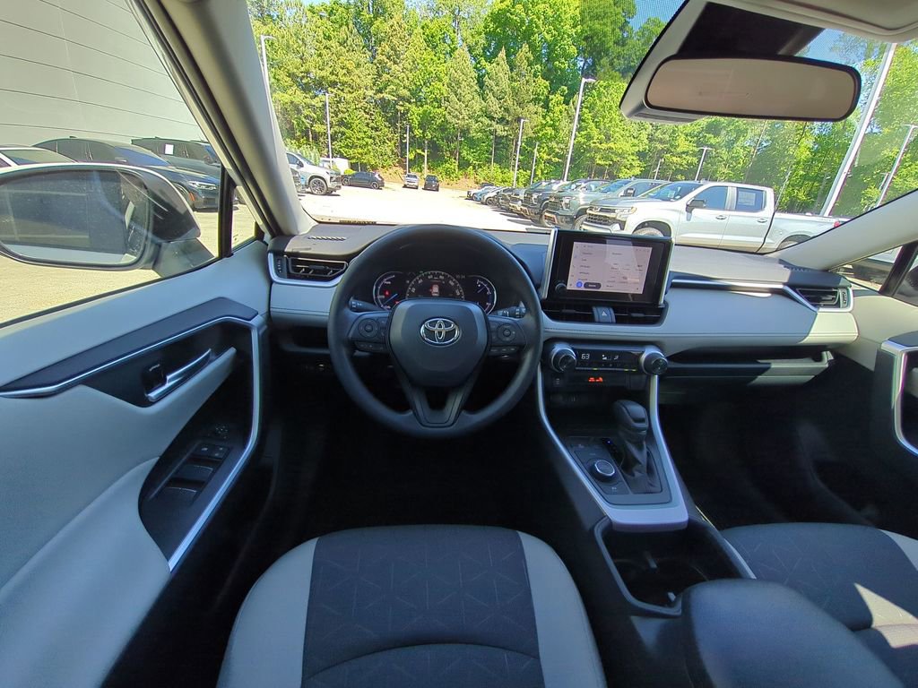 Used 2025 Toyota RAV4 XLE AWD/4WD image 30