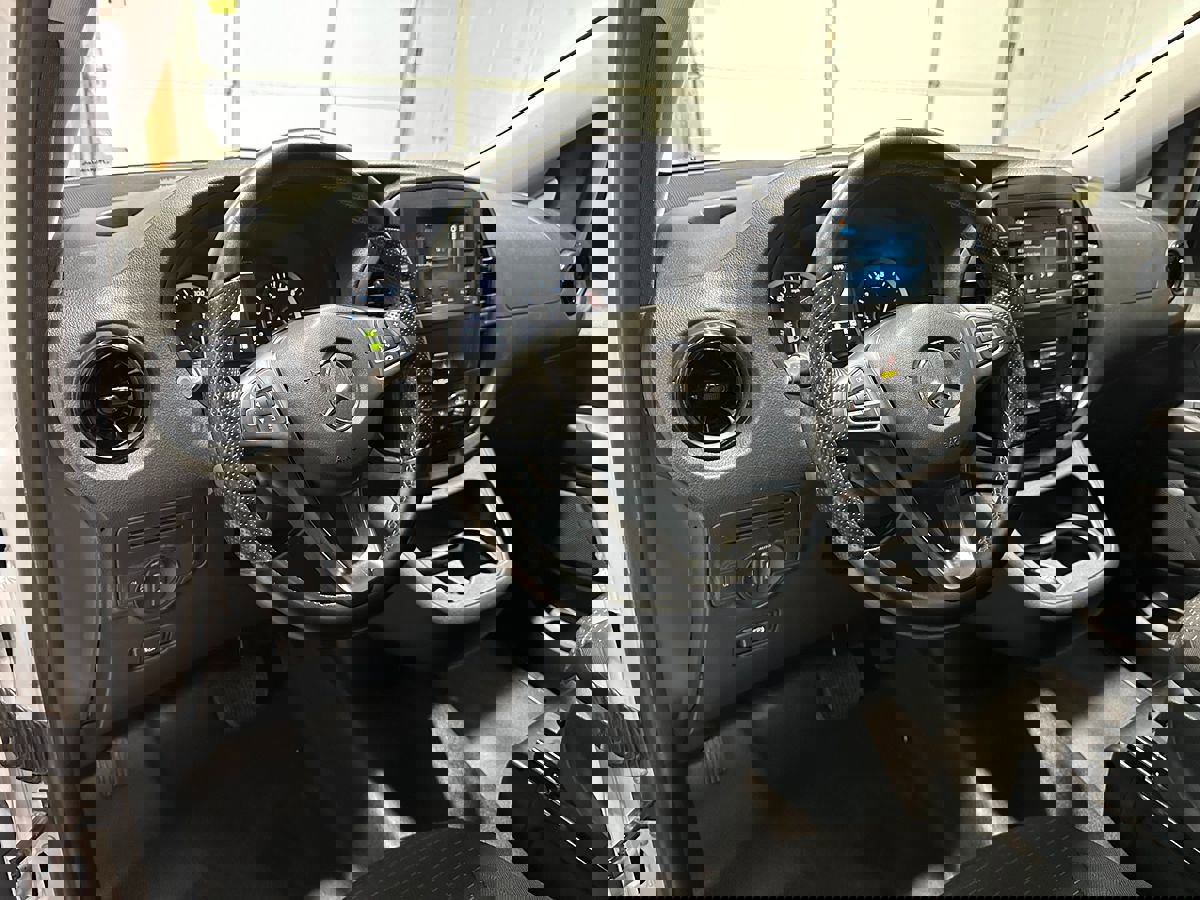 Used 2022 Mercedes-Benz Metris image 21