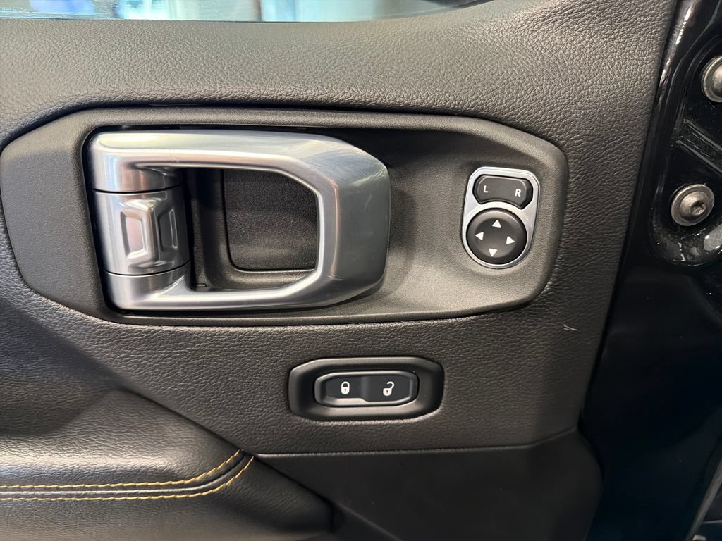 Used 2022 Jeep Wrangler Unlimited Sahara AWD/4WD image 17