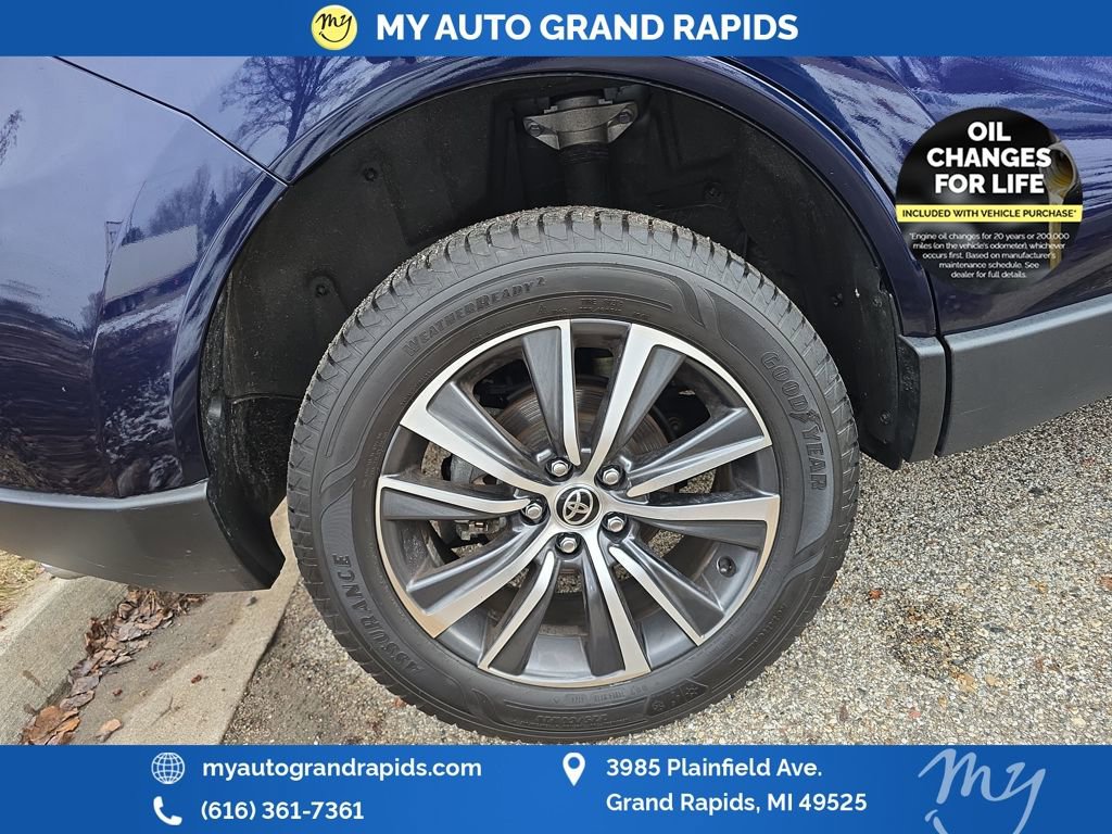 Used 2024 Toyota Venza LE image 32