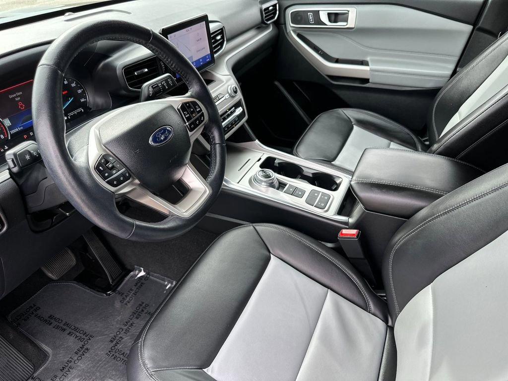 Certified 2023 Ford Explorer XLT w/ Equipment Group 202A image 9