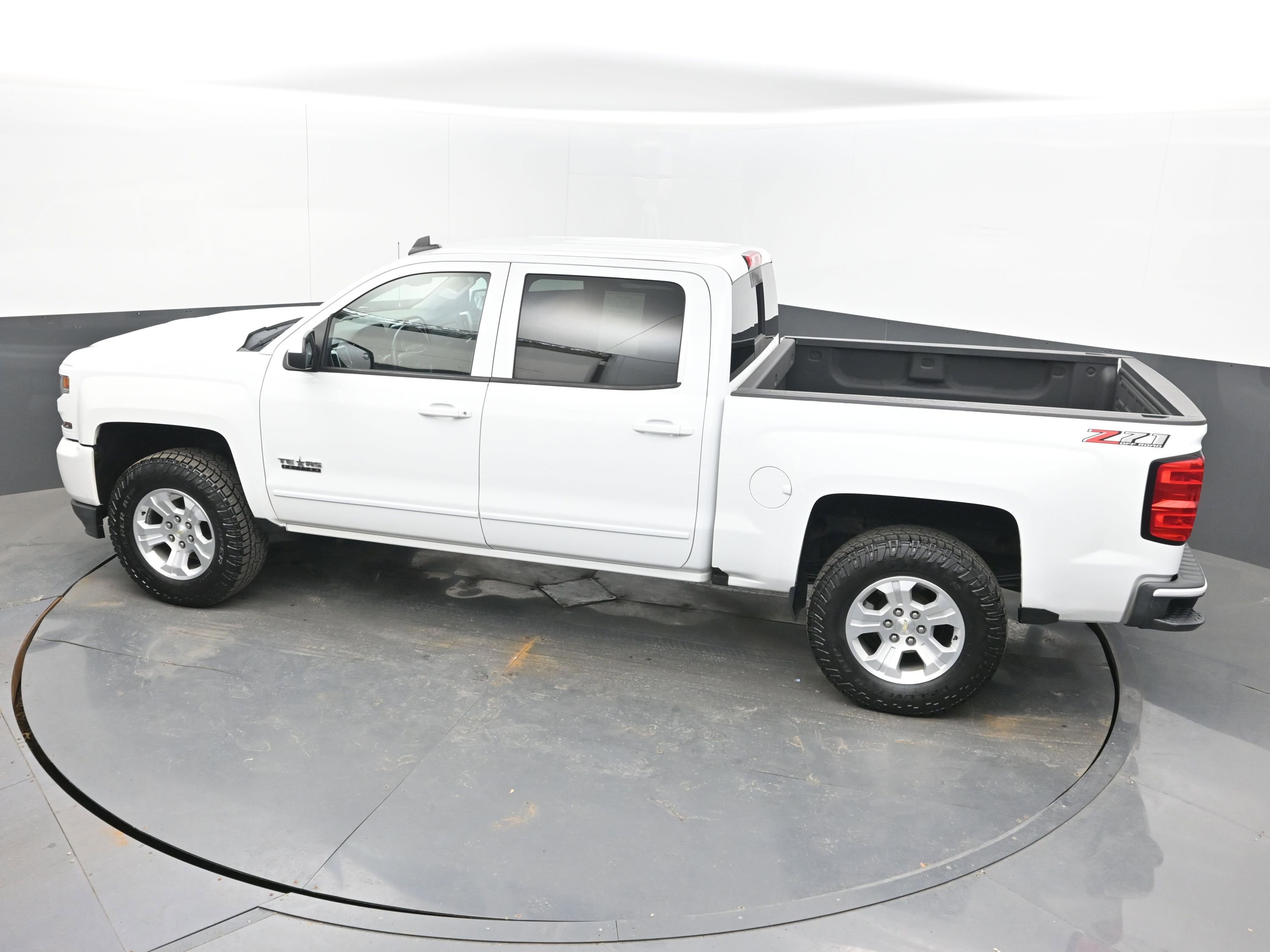 Used 2018 Chevrolet Silverado 1500 LT w/ Texas Edition image 37