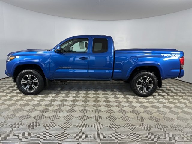 Used 2016 Toyota Tacoma TRD Sport image 4