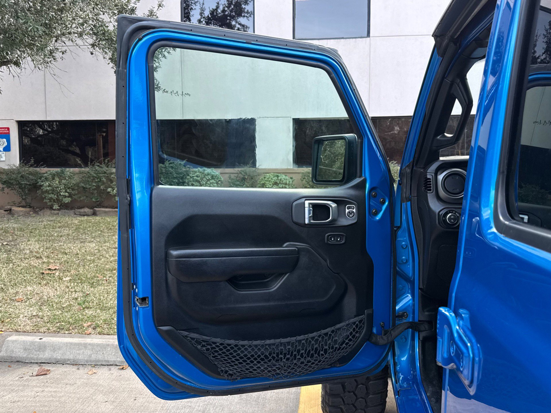 Used 2023 Jeep Gladiator Sport image 18