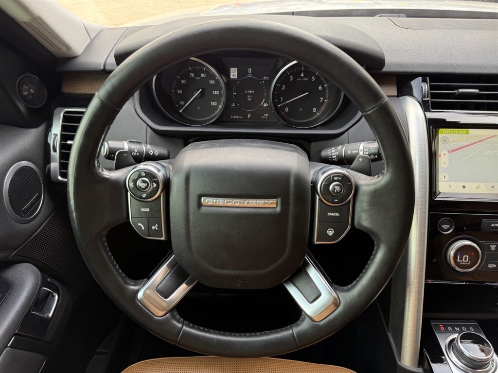 Used 2017 Land Rover Discovery HSE AWD/4WD image 23