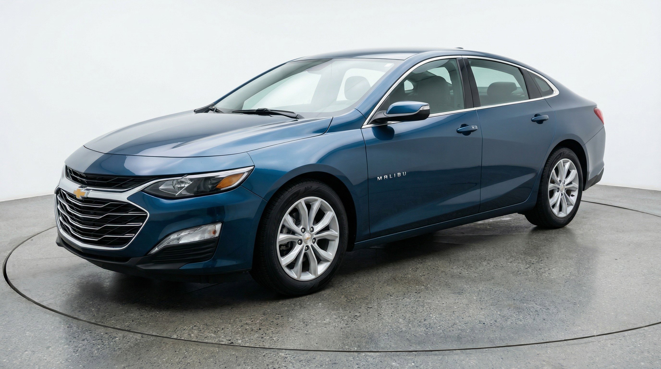 Used 2024 Chevrolet Malibu LT image 3
