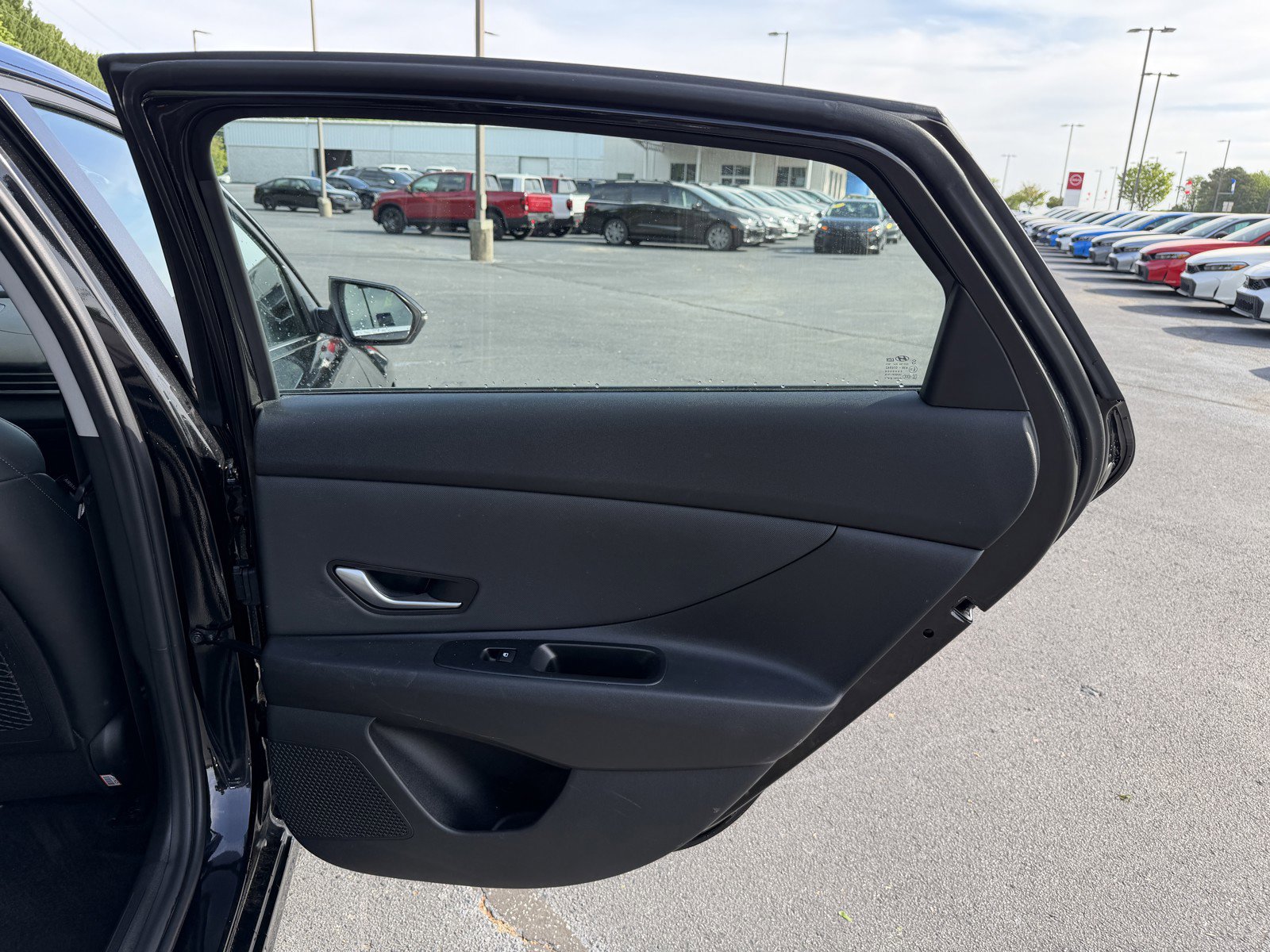 Used 2025 Hyundai Elantra Limited image 12