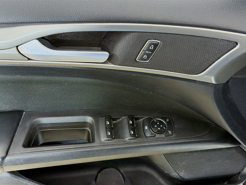Used 2020 Ford Fusion SE image 24