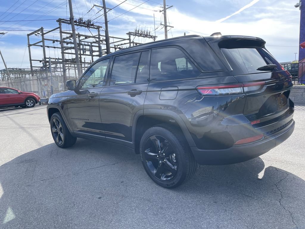 Certified 2023 Jeep Grand Cherokee Altitude AWD/4WD image 3