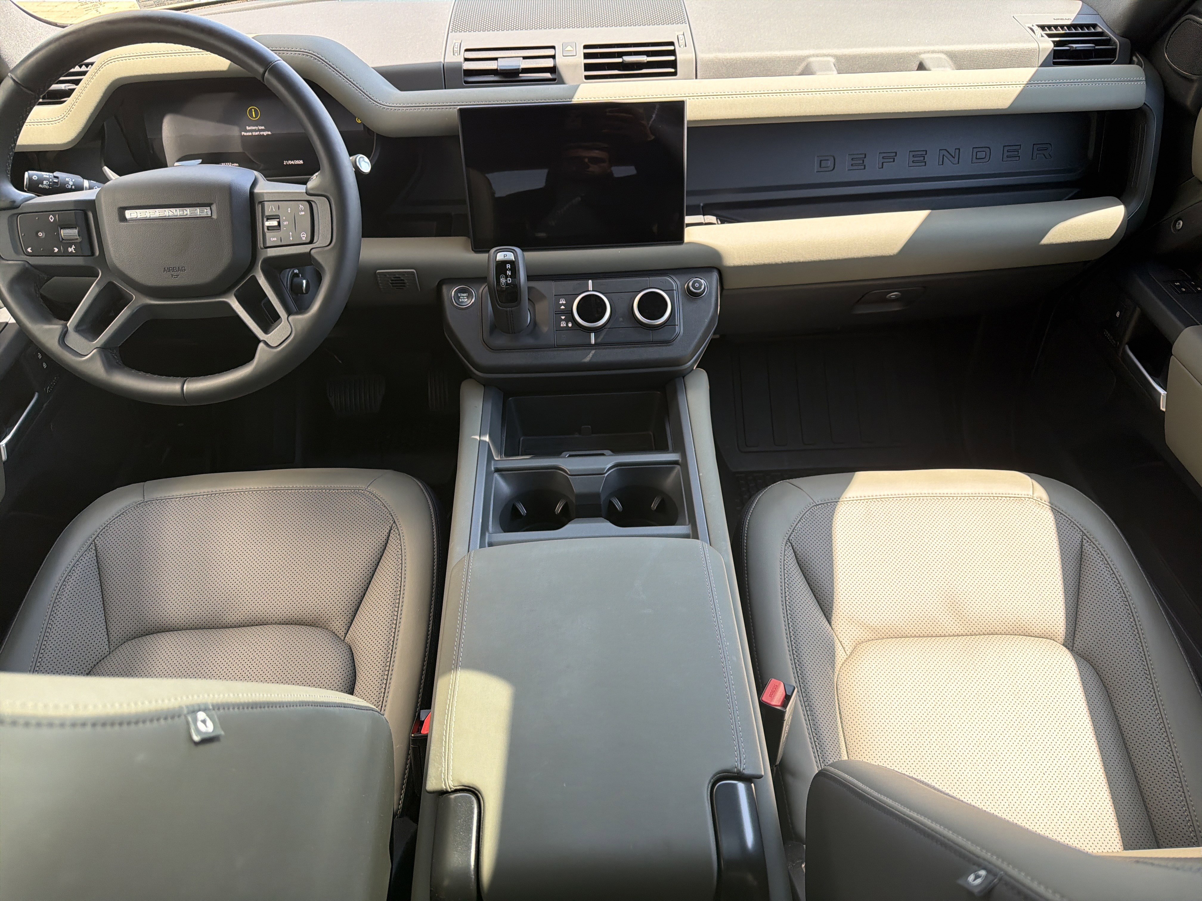 Used 2025 Land Rover Defender 110 X-Dynamic SE image 4