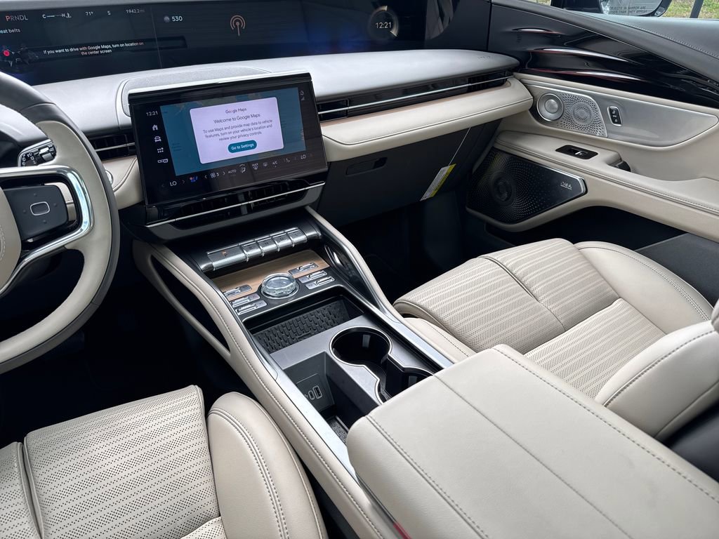 Used 2025 Lincoln Nautilus Reserve image 31